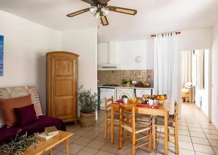 赫利俄斯公寓 3*