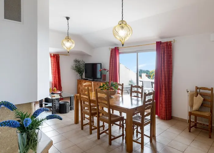 赫利俄斯公寓 3* 卡尔热斯