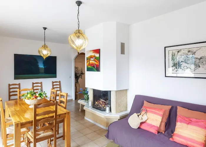 赫利俄斯公寓 3* 卡尔热斯