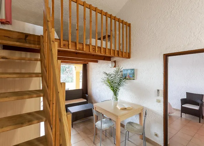 赫利俄斯公寓 3* 卡尔热斯