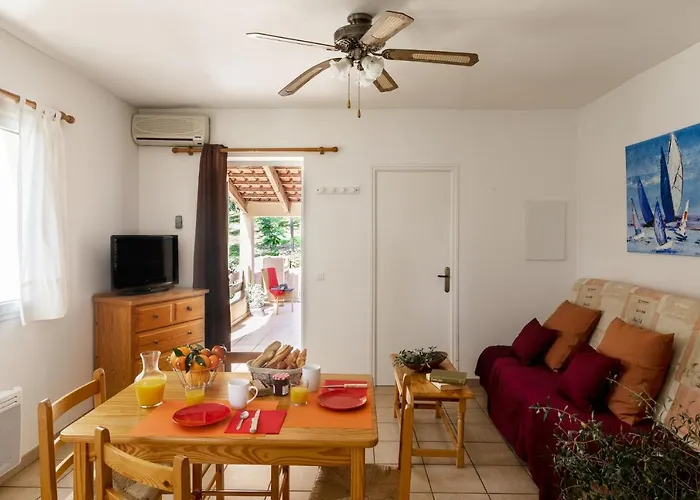 赫利俄斯公寓 3*