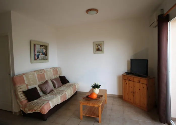 赫利俄斯公寓 3* 卡尔热斯